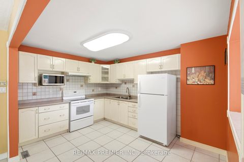 Photo 7 at 10 Ashcroft Court, East Woodbridge, Vaughan