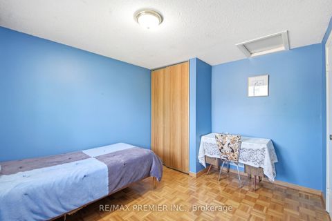 Photo 18 at 10 Ashcroft Court, East Woodbridge, Vaughan