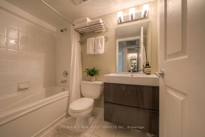Photo 6 at 203 - 19 Barberry Place, Bayview Village, Toronto