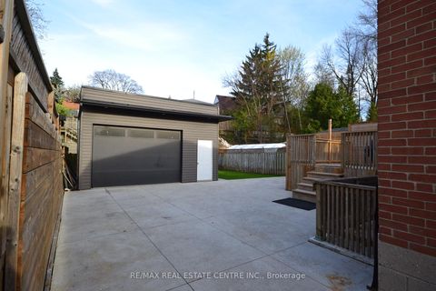 Photo 2 at 75 Cynthia Road, Smythe, Toronto