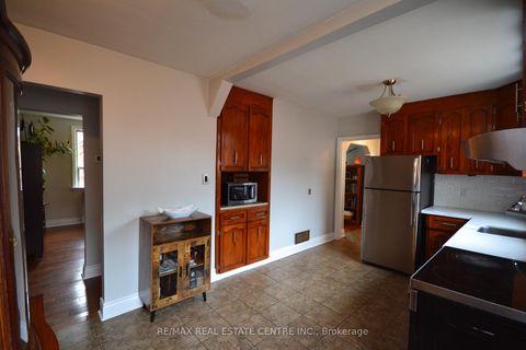 Photo 10 at 75 Cynthia Road, Smythe, Toronto