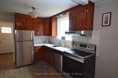 Photo 12 at 75 Cynthia Road, Smythe, Toronto