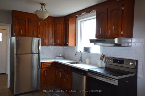 Photo 13 at 75 Cynthia Road, Smythe, Toronto