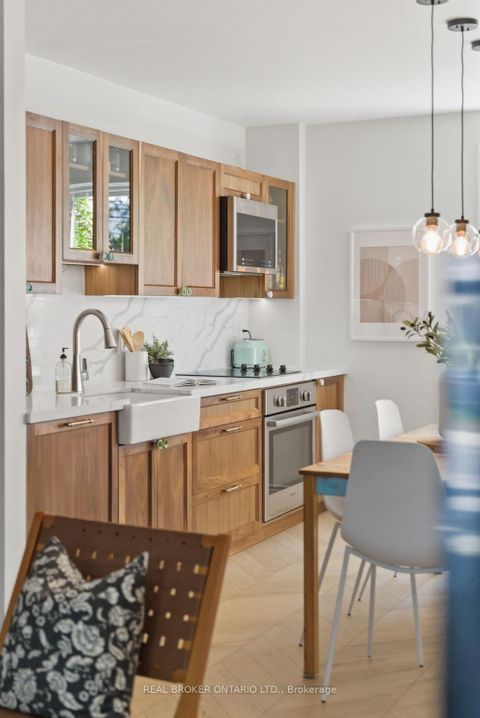 Photo 6 at 833 Sammon Avenue, East York, Toronto