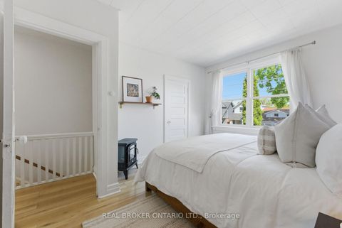 Photo 13 at 833 Sammon Avenue, East York, Toronto