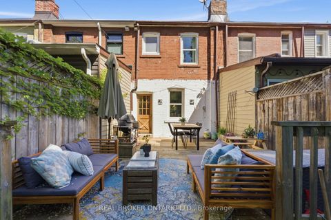 Photo 27 at 833 Sammon Avenue, East York, Toronto