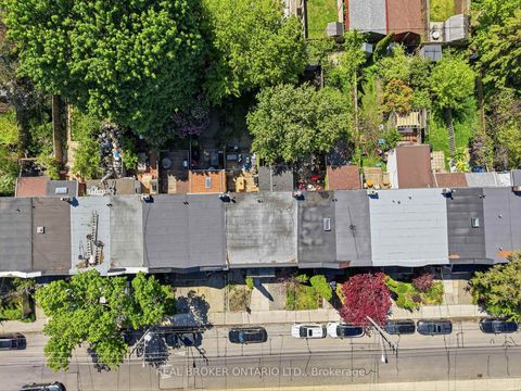 Photo 35 at 833 Sammon Avenue, East York, Toronto