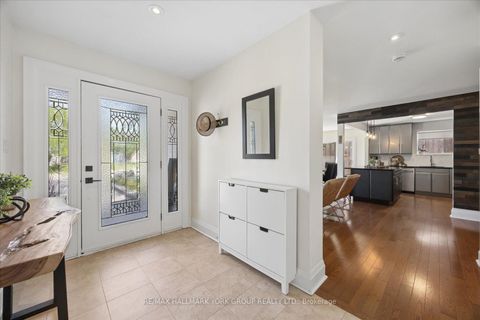 Photo 2 at 45 Foreht Crescent, Aurora Heights, Aurora