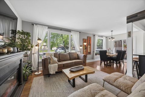 Photo 10 at 45 Foreht Crescent, Aurora Heights, Aurora