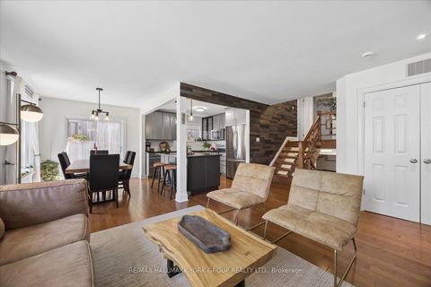 Photo 12 at 45 Foreht Crescent, Aurora Heights, Aurora