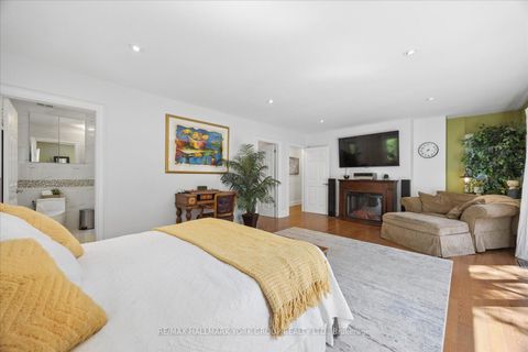 Photo 14 at 45 Foreht Crescent, Aurora Heights, Aurora