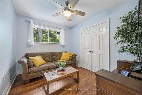 Photo 17 at 45 Foreht Crescent, Aurora Heights, Aurora