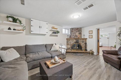 Photo 21 at 45 Foreht Crescent, Aurora Heights, Aurora