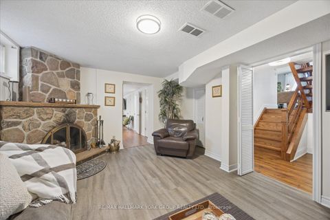 Photo 22 at 45 Foreht Crescent, Aurora Heights, Aurora