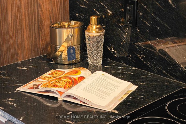 Photo 3 at 802 - 25 Adra Grado Way, Bayview Village, Toronto