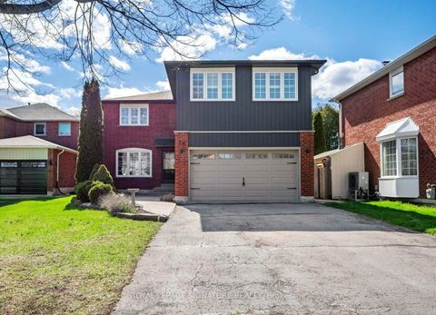 Photo 2 at 28 Bowes Garden Court, Rouge E10, Toronto