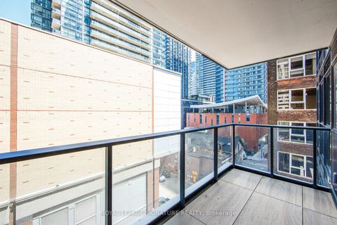 Photo 11 at 706 - 38 Widmer Street, Waterfront Communities C1, Toronto
