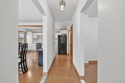 Photo 2 at 11 Fairweather Road, Amesbury, Toronto