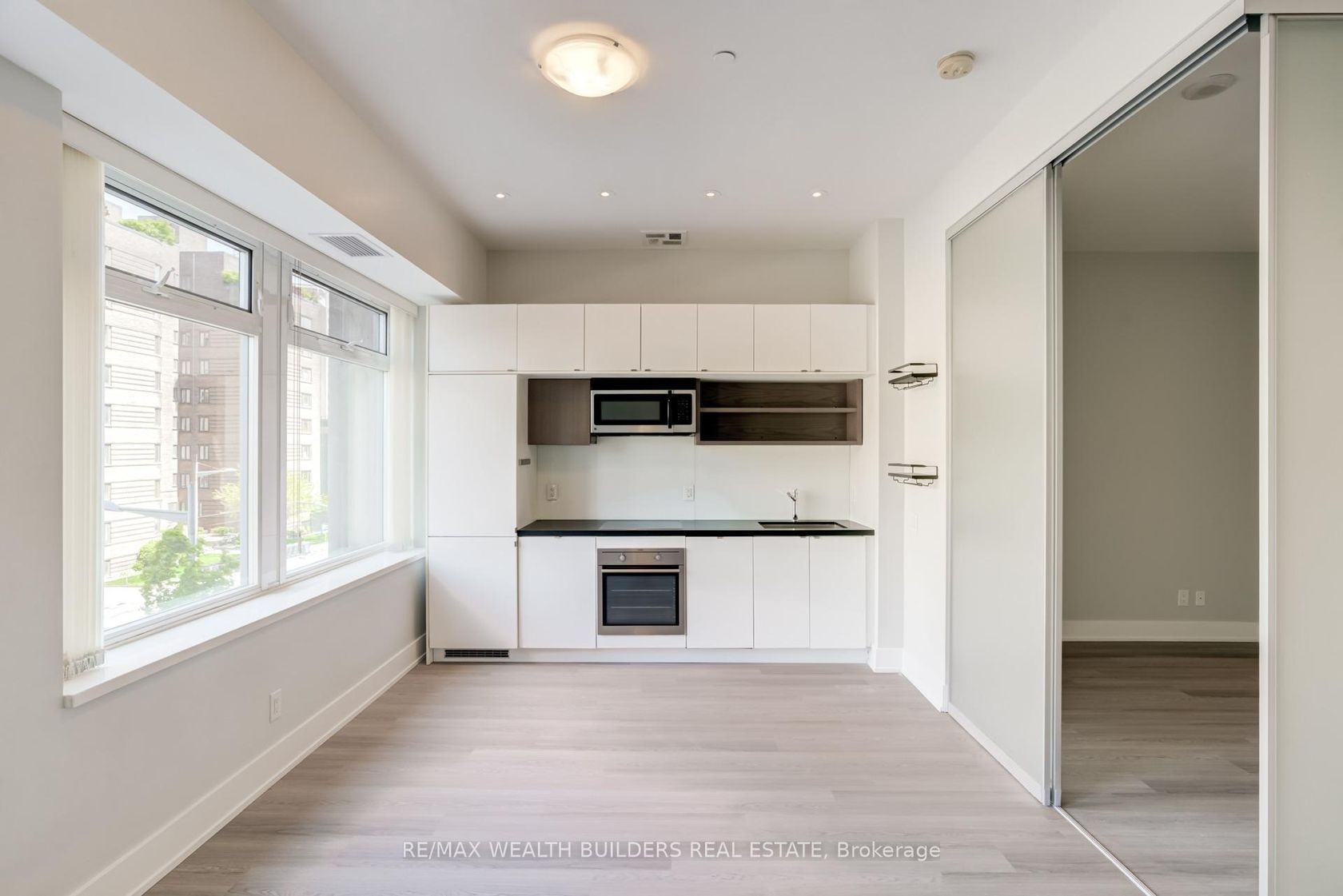 328 - 111 St Clair Avenue W, St. Clair, Toronto 