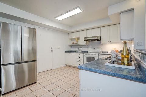 Photo 15 at 1517 - 28 Sommerset Way, Willowdale East, Toronto