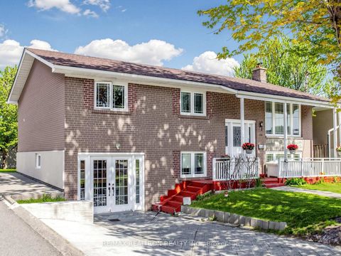 Photo 2 at 56 Candlewood Crescent, York University Heights, Toronto