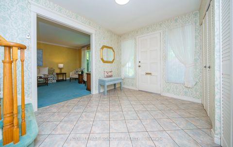Photo 2 at 11 Gablehurst Crescent, Sullivan, Toronto