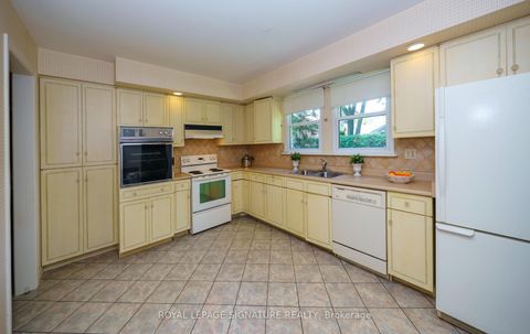 Photo 10 at 11 Gablehurst Crescent, Sullivan, Toronto