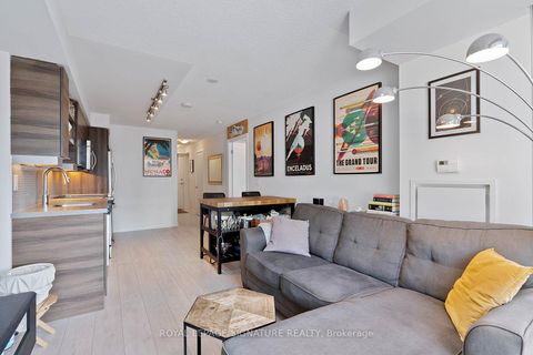 Photo 7 at 710 - 525 Adelaide Street W, Waterfront Communities C1, Toronto