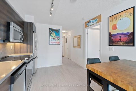Photo 11 at 710 - 525 Adelaide Street W, Waterfront Communities C1, Toronto