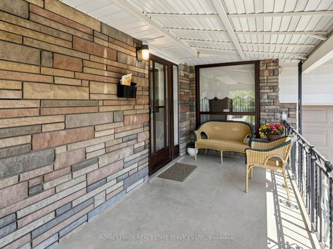 Photo 1 at 86 Whitburn Crescent, CFB, Toronto