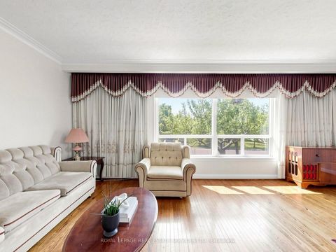 Photo 3 at 86 Whitburn Crescent, CFB, Toronto