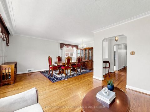 Photo 6 at 86 Whitburn Crescent, CFB, Toronto