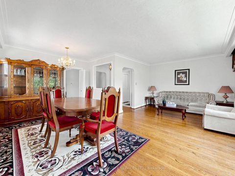 Photo 7 at 86 Whitburn Crescent, CFB, Toronto