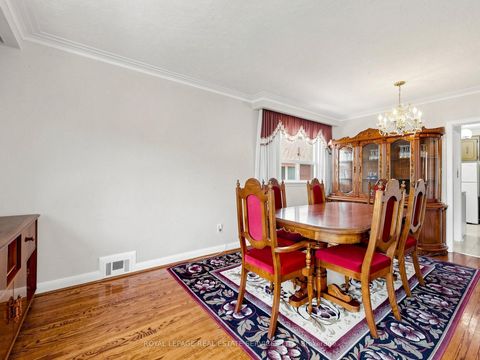 Photo 9 at 86 Whitburn Crescent, CFB, Toronto