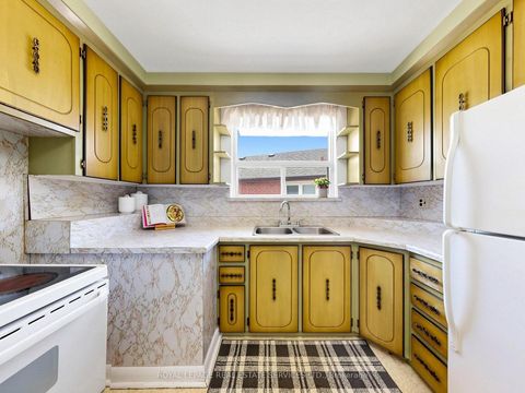 Photo 11 at 86 Whitburn Crescent, CFB, Toronto