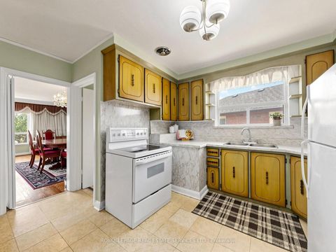 Photo 12 at 86 Whitburn Crescent, CFB, Toronto