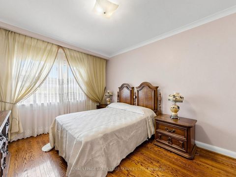 Photo 14 at 86 Whitburn Crescent, CFB, Toronto