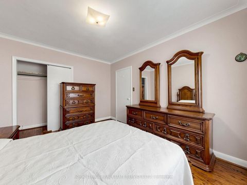Photo 16 at 86 Whitburn Crescent, CFB, Toronto