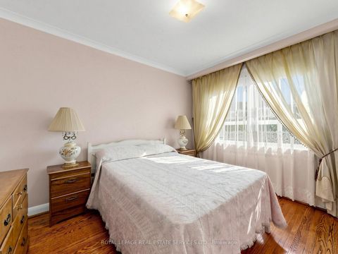 Photo 17 at 86 Whitburn Crescent, CFB, Toronto