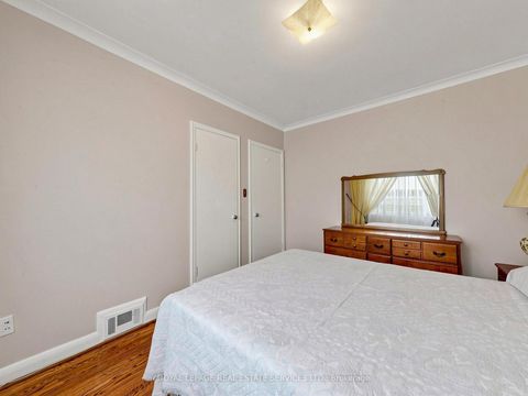 Photo 18 at 86 Whitburn Crescent, CFB, Toronto