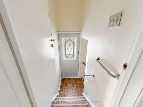 Photo 24 at 86 Whitburn Crescent, CFB, Toronto