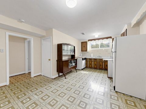 Photo 29 at 86 Whitburn Crescent, CFB, Toronto