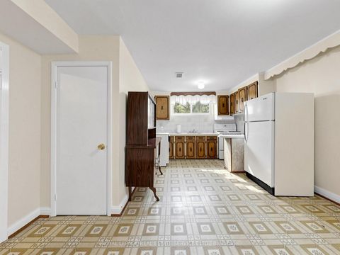 Photo 30 at 86 Whitburn Crescent, CFB, Toronto