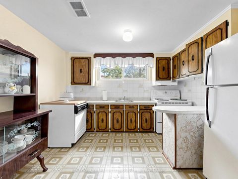 Photo 32 at 86 Whitburn Crescent, CFB, Toronto