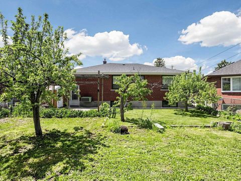 Photo 42 at 86 Whitburn Crescent, CFB, Toronto