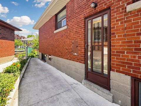 Photo 44 at 86 Whitburn Crescent, CFB, Toronto