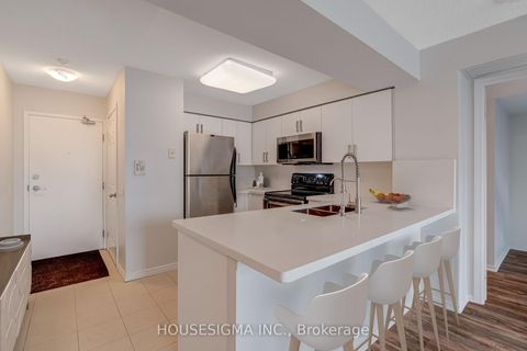 Photo 2 at 901 - 28 Harrison Garden Boulevard, Willowdale East, Toronto