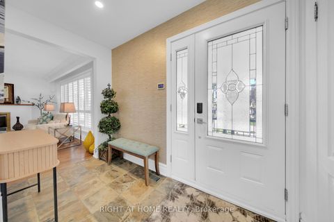 Photo 5 at 19 Wall Avenue, Pelmo Park W4, Toronto