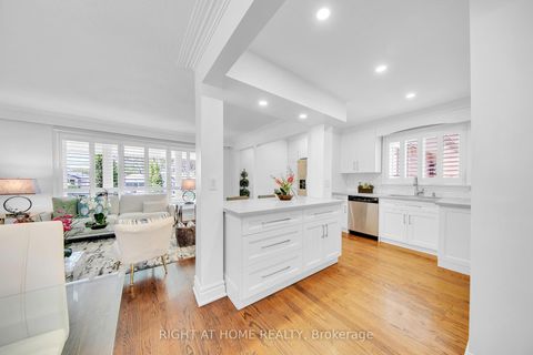 Photo 10 at 19 Wall Avenue, Pelmo Park W4, Toronto