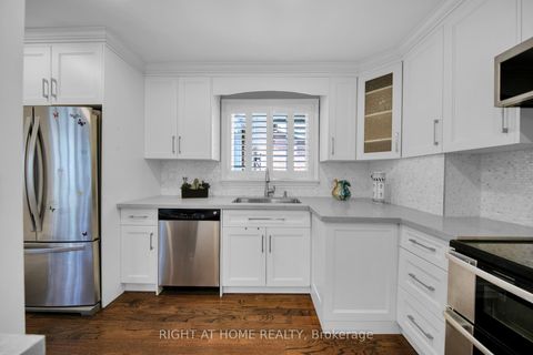 Photo 13 at 19 Wall Avenue, Pelmo Park W4, Toronto